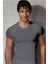 2535 Vücudu Saran Erkek T-Shirt 1