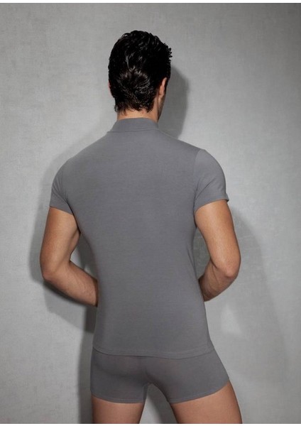 2730 Vücudu Saran T-Shirt