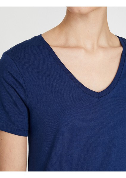 Kadın V Yaka T-Shirt indirimleri