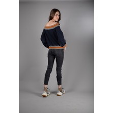 Graffin Omuzları Açıkta Kısa Sweatshirt