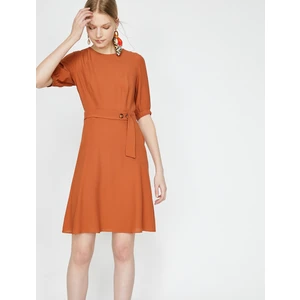 Düğme Detaylı Elbise