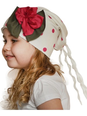 Babygiz Beyaz Üstüne Fuşya Puantiyeli Fuşya Çiçek Aksesuarlı Püskül Detaylı Şapka