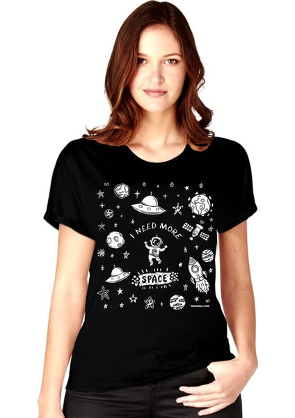 Uzayda Astronot Siyah Kısa Kollu Kadın Kadın T-Shirt