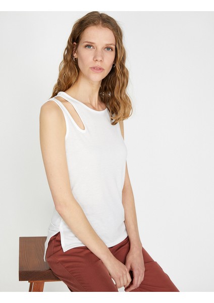 Kadın Omuz Detaylı T-Shirt