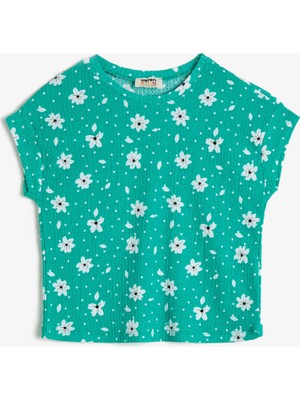 Koton Kız Çocuk Çiçekli Dokulu Esnek Kumaştan Bisiklet Yaka Kısa Kollu Tişört