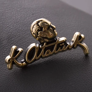 Bijuteri Net Atatürk İmzalı Yaka Rozeti Broş Sarı Renk