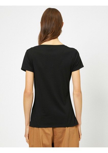 V Yaka T-Shirt fırsatları