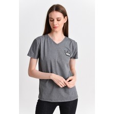 Miss Lusi 9282822 Süprem Göğsü Taç Taşlı Kısa Kol V Yaka Bluz FUME