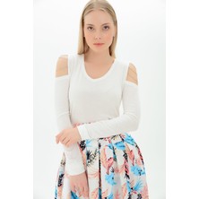 Miss Lusi 9101376 Viskon V Yaka Omuzu Açık Zincir Detaylı Bluz EKRU