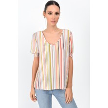 Miss Lusi 9363011 Krinkle Çizgili V Yaka Kol Ağzı Gipeli Kısa Kol Bluz RENKLİ ÇİZGİLİ