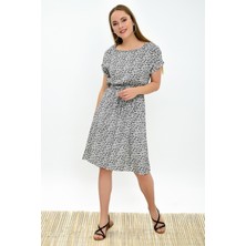 Miss Lusi 93030312 Dok.Vis. Çıtır Des.Beli Lastikli Yarasa Kol Elbise EKRU-SIYAH