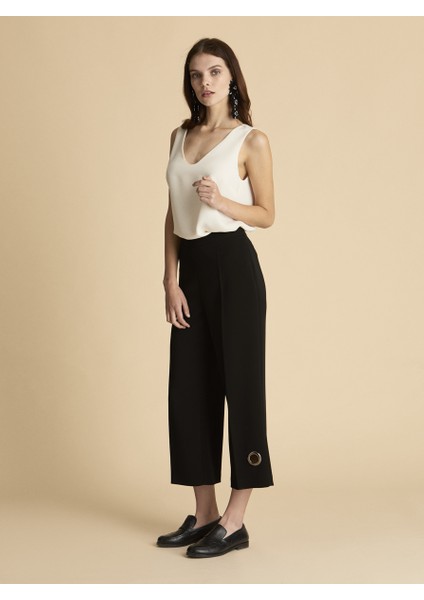Kadın Siyah Kısa Paçalı Pantolon-K1912012-001