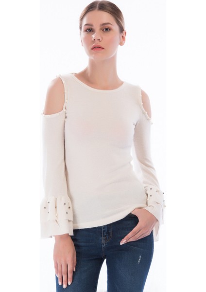 8360996 Yumoş Omuzu Açık Kolu Çift Volanlı İncili Bluz BEJ