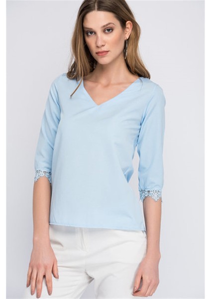 8129314 V Yaka Sırtı Tül Dantel Bağlamalı Kolucu Güpür Bluz MAVI
