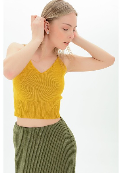 9116167 Triko Askılı Düz Bluz HARDAL fırsatları