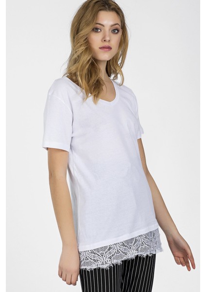 90410382 Süprem V Yaka Eteği Dantelli Kısa Kol Bluz fiyatları