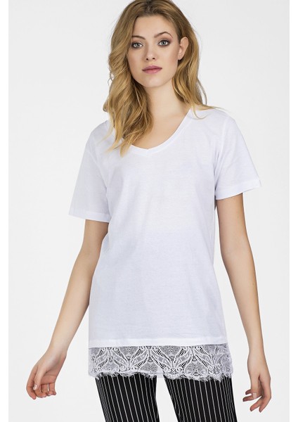 90410382 Süprem V Yaka Eteği Dantelli Kısa Kol Bluz modelleri