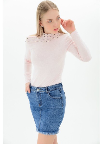 9100936 Yumoş Tek Omuzu Açık İncili Bluz PUDRA