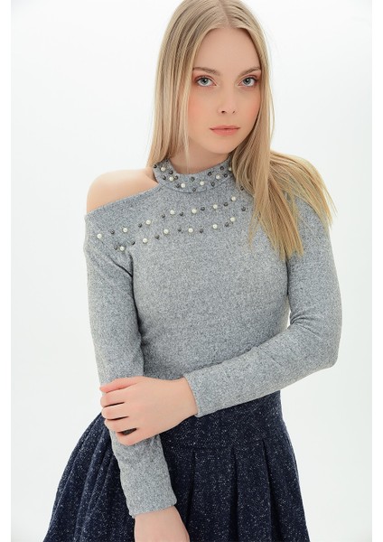 9100936 Yumoş Tek Omuzu Açık İncili Bluz L