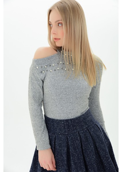 9100936 Yumoş Tek Omuzu Açık İncili Bluz L