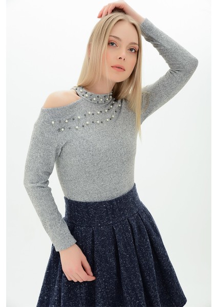 9100936 Yumoş Tek Omuzu Açık İncili Bluz L
