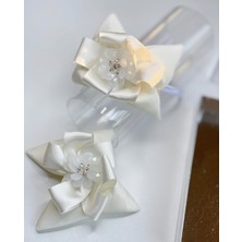 Queen Accessories Krem 2'li  Çiçek Broşlu Anne Kız Çocuk Bebek Kombin Saten Taç Toka Seti
