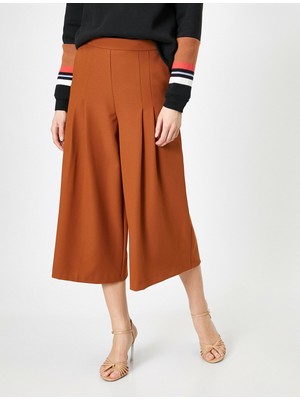 Koton Kadın Kısa Paça Pilili Dökümlü Pantolon