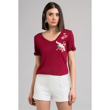 Miss Lusi 7130562 Leylek Nakışlı V Yaka Boyfriend Kısa Kol Bluz Bordo