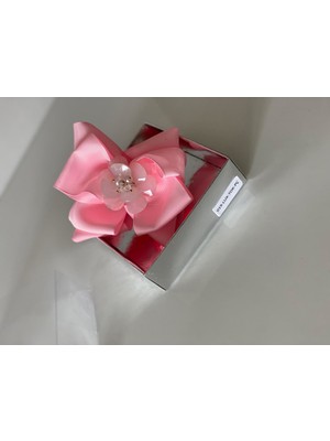 Queen Accessories Pembe Çiçek Broşlu  Klipsli Toka