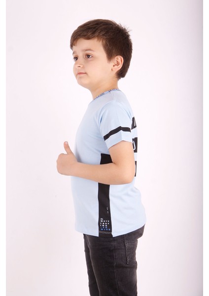 Erkek Çocuk Yaka ve Arkası Baskı Detaylı T-Shirt