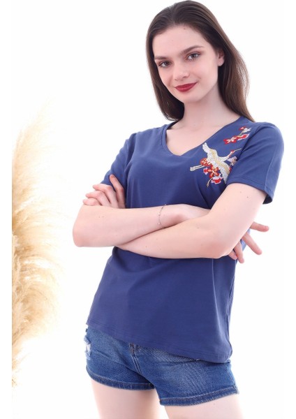 7130562 Leylek Nakışlı V Yaka Boyfriend Kısa Kol Bluz Indıgo modelleri