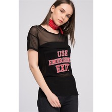 Miss Lusi 8070702 Tül Baskı Parçalı Yanı Yırtmaçlı Kısa Kol T.Shirt