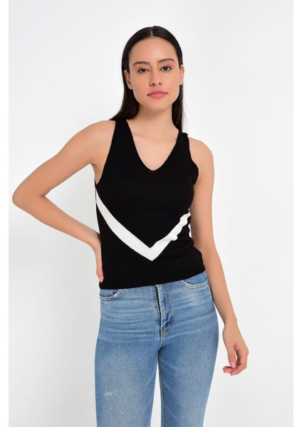 9206172 Triko V Çigili Askılı Kazak