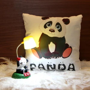 Sevimli Panda Işıklı Biblo Sarı Masa Lambası Masum Panda Tasarımlı Puf Yastık Hediye Seti
