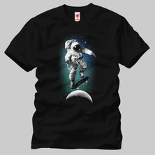 Crazy Skateboarding Astronaut Erkek Tişört