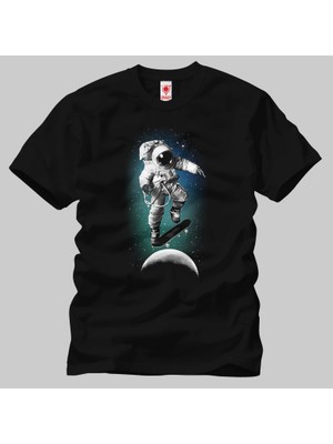 Crazy Skateboarding Astronaut Erkek Tişört