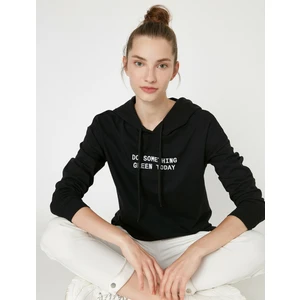 Kadın Kapüsonlu Uzun Kollu Sloganli Sweatshirt