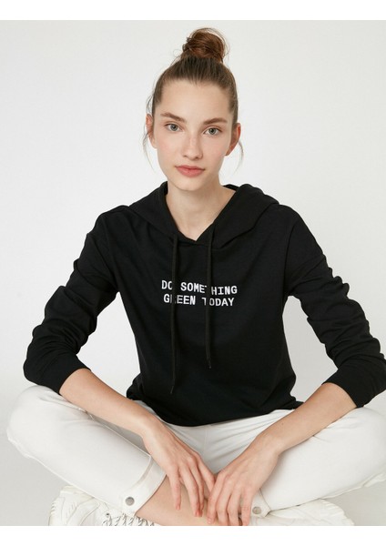 Kadın Kapüsonlu Uzun Kollu Sloganli Sweatshirt