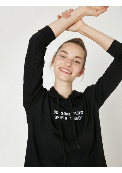 Kadın Kapüsonlu Uzun Kollu Sloganli Sweatshirt fiyatları