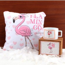 Hediyekanalı Flamingo Puf Yastık Flamingo Tasarımlı Ahşap Kutulu Kupa Hediye Seti