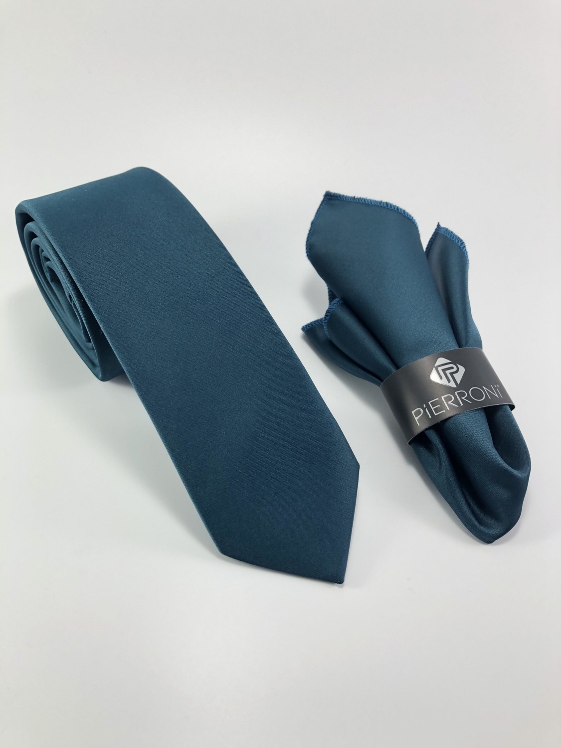 Pierroni Petrol Renk Düz Mendilli Kravat Microfiber Kumaş ile Şık ve Modern