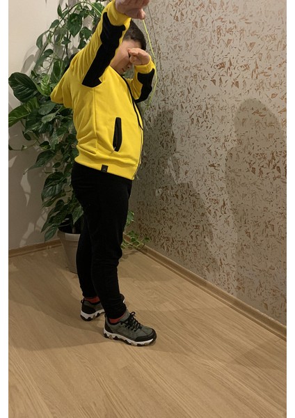 Erkek Çocuk Sarı Fermuarlı Kapşonlu Baskılı Sweatshirt
