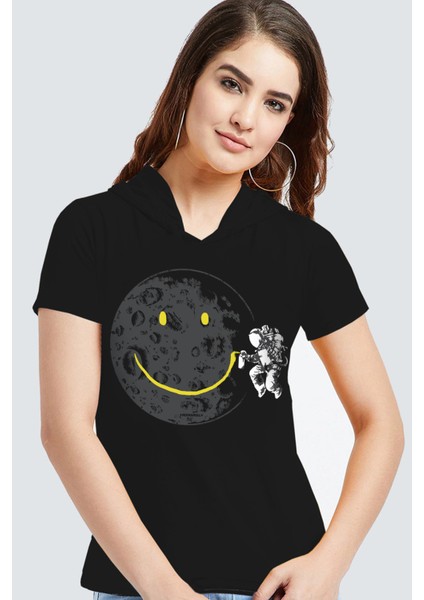 Grafitici Astronot Siyah Kapşonlu Kısa Kollu Kadın T-Shirt