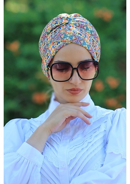 Desenli Çapraz Bone Kareli Etnik Desen