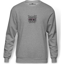 Tshirthane Ele Bir Çelenk Çiçek Giymiş Kedi Baskılı Gri Erkek Örme Sweatshirt Uzun Kol
