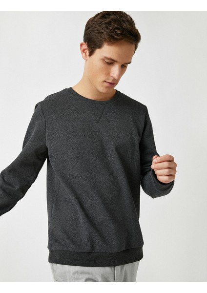 Bisiklet Yaka Basic Sweatshirt fiyatları
