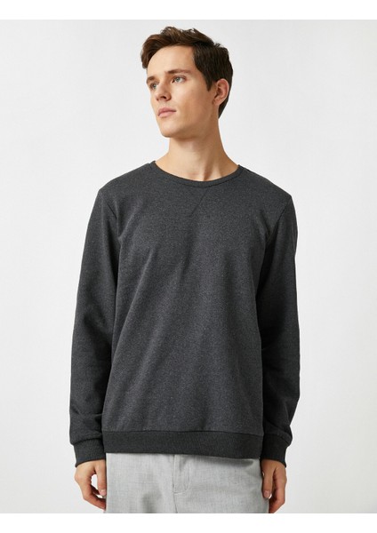 Bisiklet Yaka Basic Sweatshirt modelleri