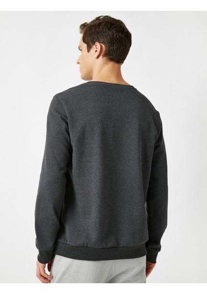 Bisiklet Yaka Basic Sweatshirt fırsatları