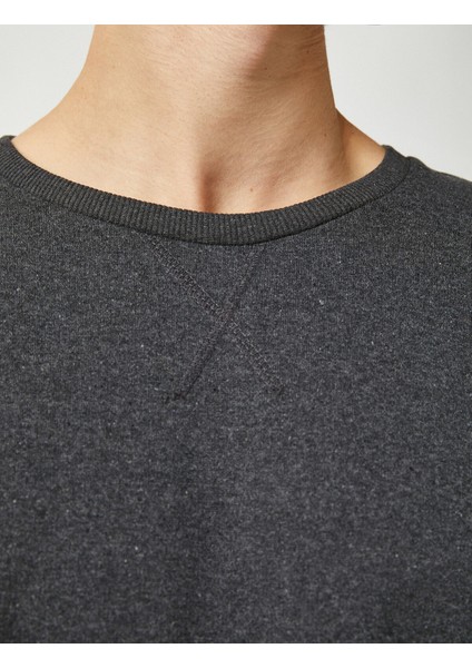 Bisiklet Yaka Basic Sweatshirt indirimleri
