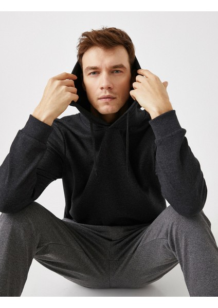 Kapüşonlu Pamuklu Uzun Kollu Basic Sweatshirt
